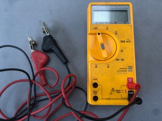 Multímetro Fluke 23