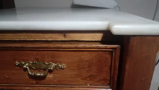 Cómoda antigua de madera