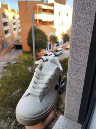 Zapatillas Veja Blancas y Negras Talla 38