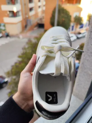 Zapatillas Veja Blancas y Negras Talla 38