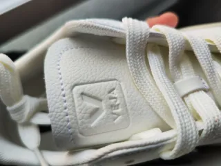 Zapatillas Veja Blancas y Negras Talla 38