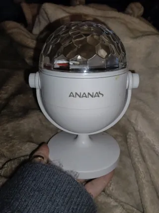 Altavoz ANANAS con luz de discoteca 2 en 1