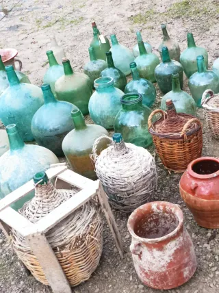 Lote antigüedades: botellas y cerámica