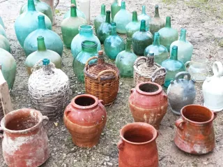 Lote antigüedades: botellas y cerámica