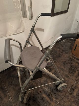 Andador tacatá con asiento