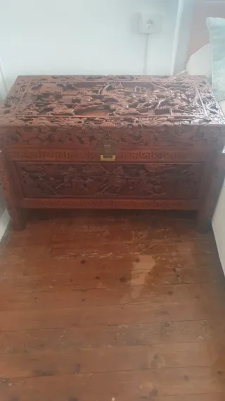 Dos baúles chinos tallados en madera