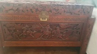 Dos baúles chinos tallados en madera