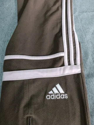Pantalón Adidas Mujer Marrón con líneas rosas