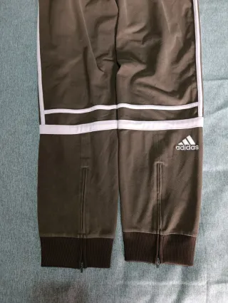 Pantalón Adidas Mujer Marrón con líneas rosas