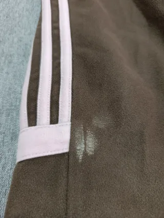 Pantalón Adidas Mujer Marrón con líneas rosas