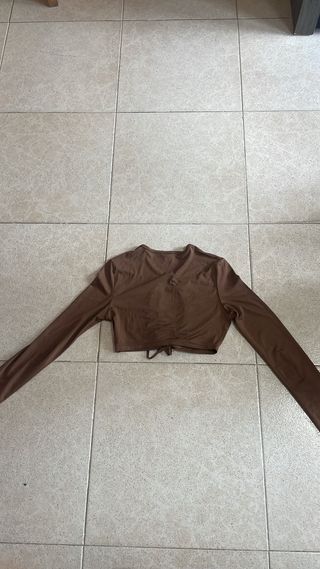 Top marrón manga larga con lazada XS
