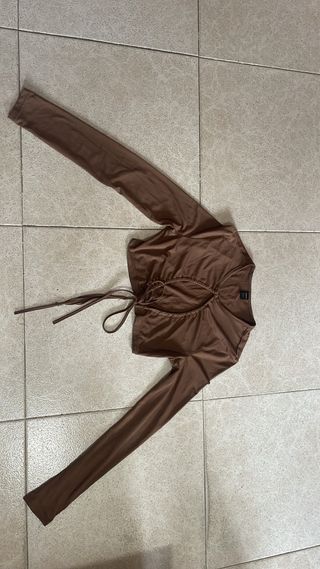 Top marrón manga larga con lazada XS