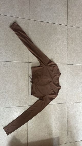 Top marrón manga larga con lazada XS