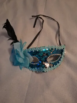 Máscara de lentejuelas azul y plata