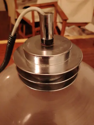 Lámpara de plástico y metal