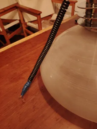 Lámpara de plástico y metal