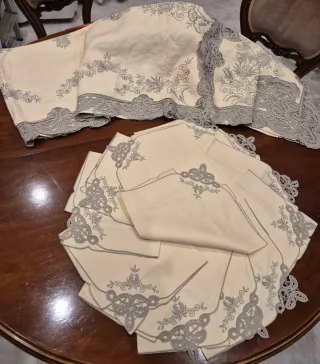 Tovaglia Vintage in lino da 12 Ecrù con Ricami