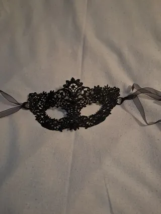 Máscara de encaje negro para disfraz