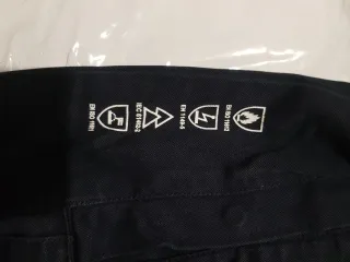 Chaqueta de trabajo azul con detalles reflectantes