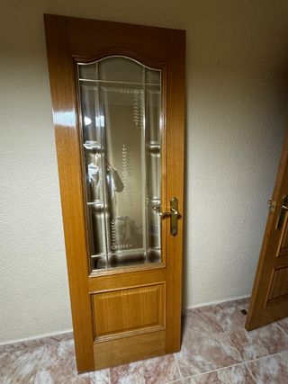 Puerta madera y cristal