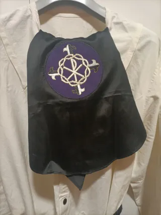 Traje de la hermandad dominicana