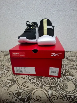 Deportivas Reebok Negras y Blancas