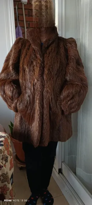 Abrigo de piel marrón