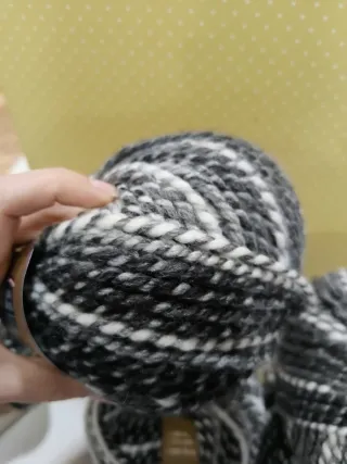 5 Ovillos Lana Berlín Negro/Gris