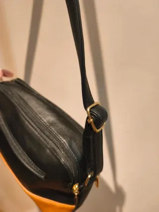 Bolso negro y marrón