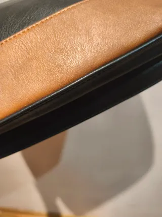 Bolso negro y marrón