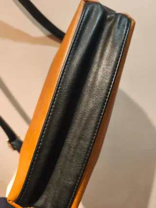 Bolso negro y marrón