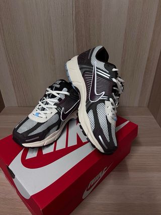 Nike Vomero 5 Gris Blanco