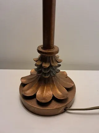 Lámpara de mesa bronce barroca.