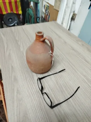 Jarra de cerámica rústica