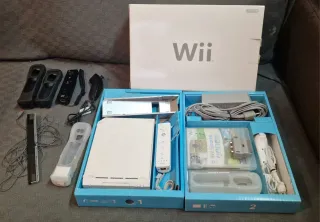 Consola Nintendo Wii + Wii Fit Plus + Mario Wii
