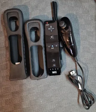 Consola Nintendo Wii + Wii Fit Plus + Mario Wii