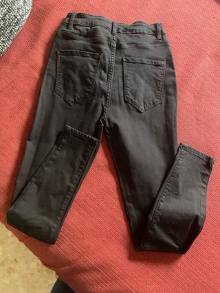 Pantalón vaquero negro