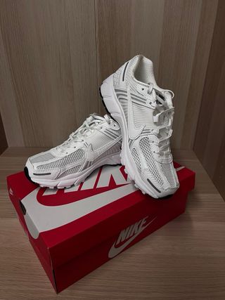 Nike Vomero 5 Blancas Talla 42