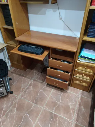Escritorio madera con teclado extraíble