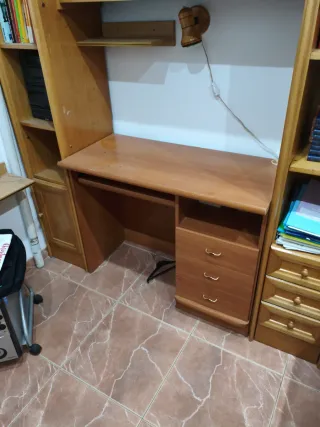 Escritorio madera con teclado extraíble