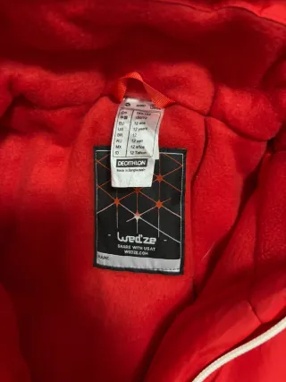 Traje de nieve rojo