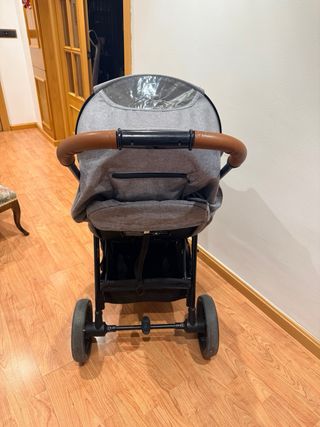 Silla de paseo gris y marrón