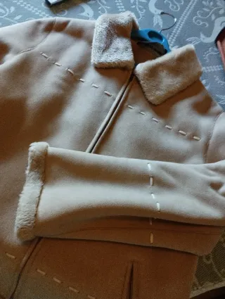 Abrigo trenca beige con pelo