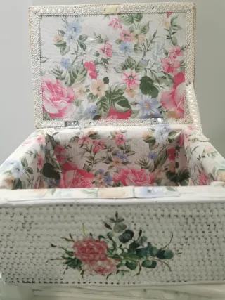 Costurero de mimbre vintage