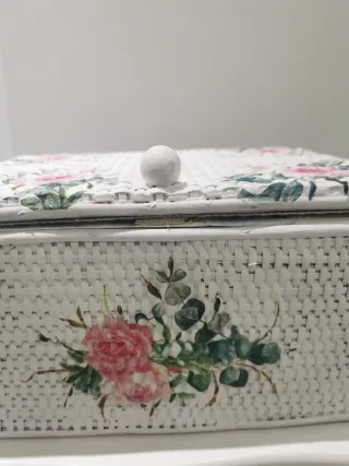 Costurero de mimbre vintage