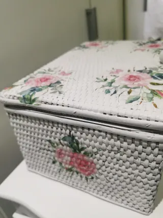 Costurero de mimbre vintage