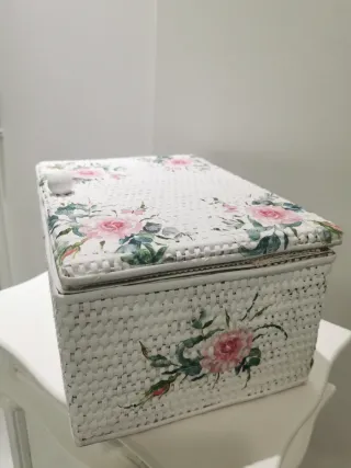 Costurero de mimbre vintage