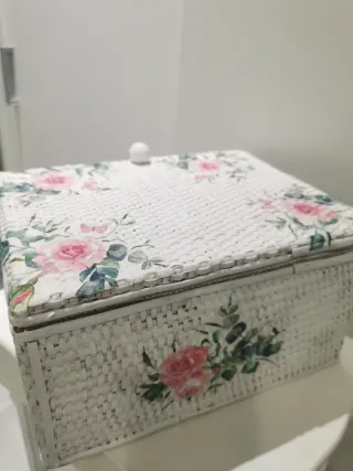 Costurero de mimbre vintage