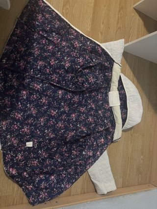 Chaqueta blanca con forro floral