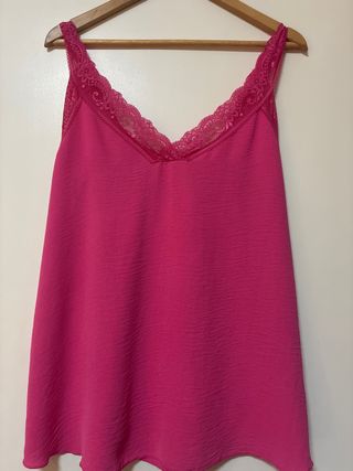 Top rosa con encaje